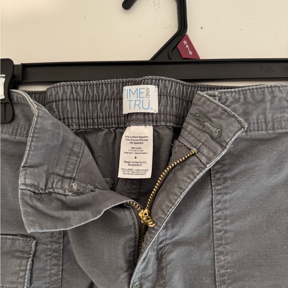 Time and Tru Women's Gray Cargo Shorts - Picture 3 of 3